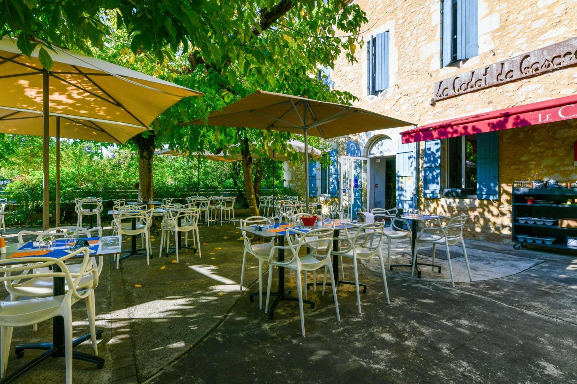 Logis Hotel & Restaurant Le Cadet De Gascogne Saint-Justin  Exterior foto