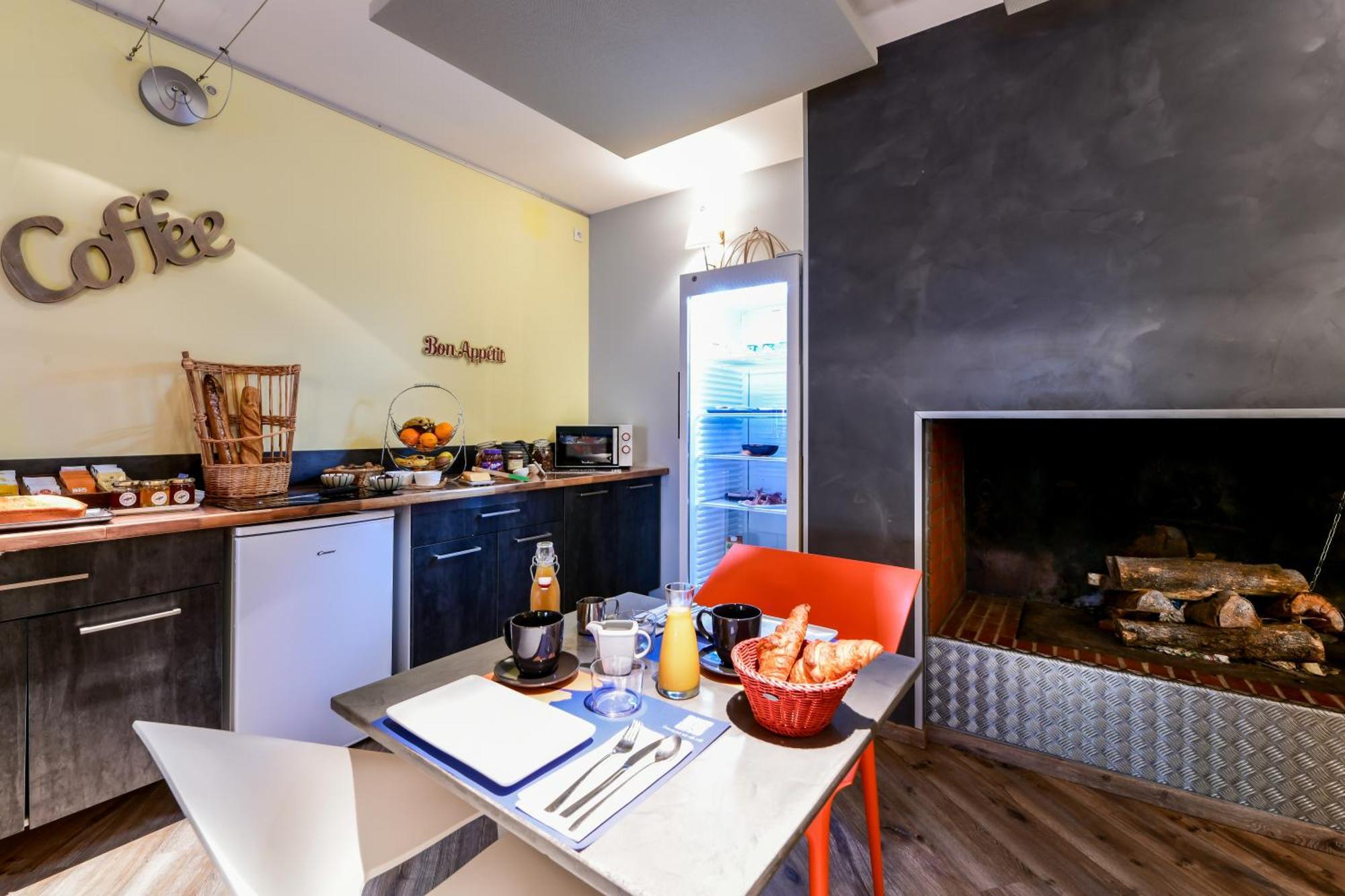 Logis Hotel & Restaurant Le Cadet De Gascogne Saint-Justin  Exterior foto